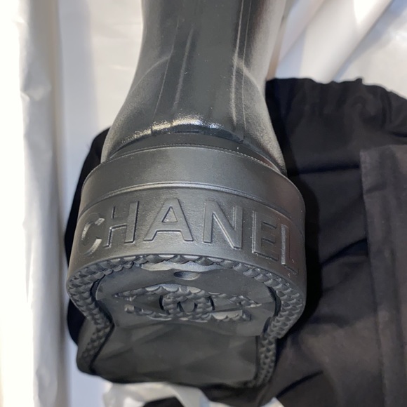 CHANEL Rain Boots NIB Auth - Picture 6 of 11